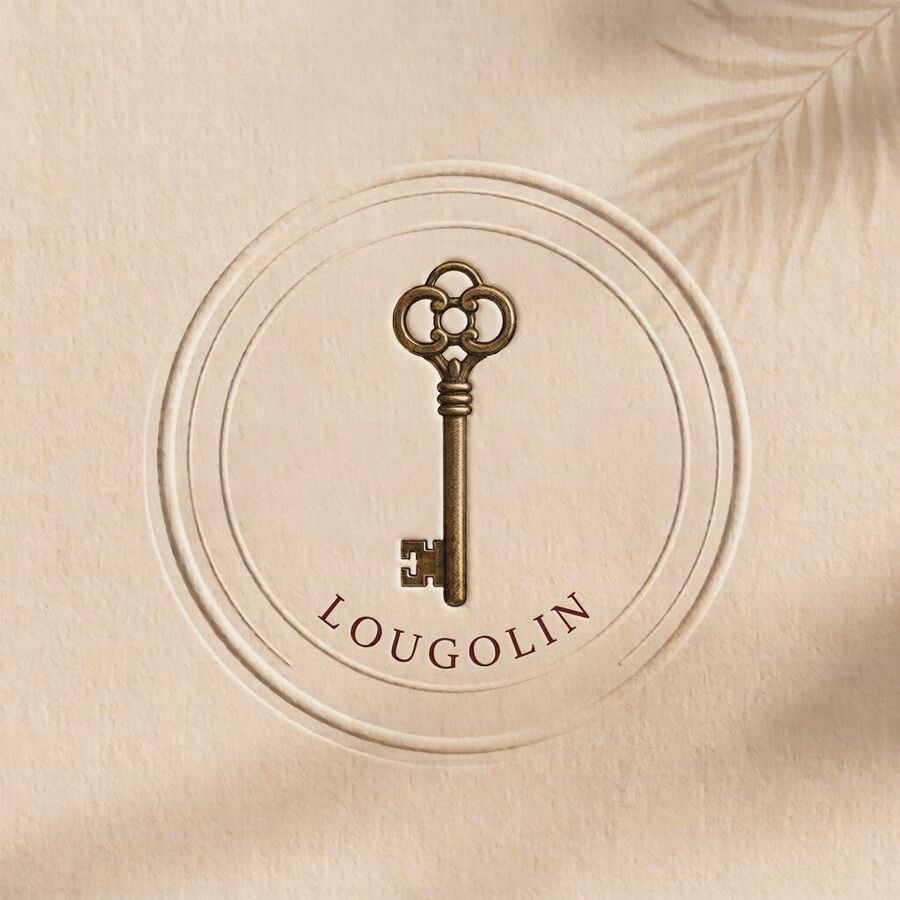 Clé ancienne en bronze gravée, avec l'inscription « Lougolin »