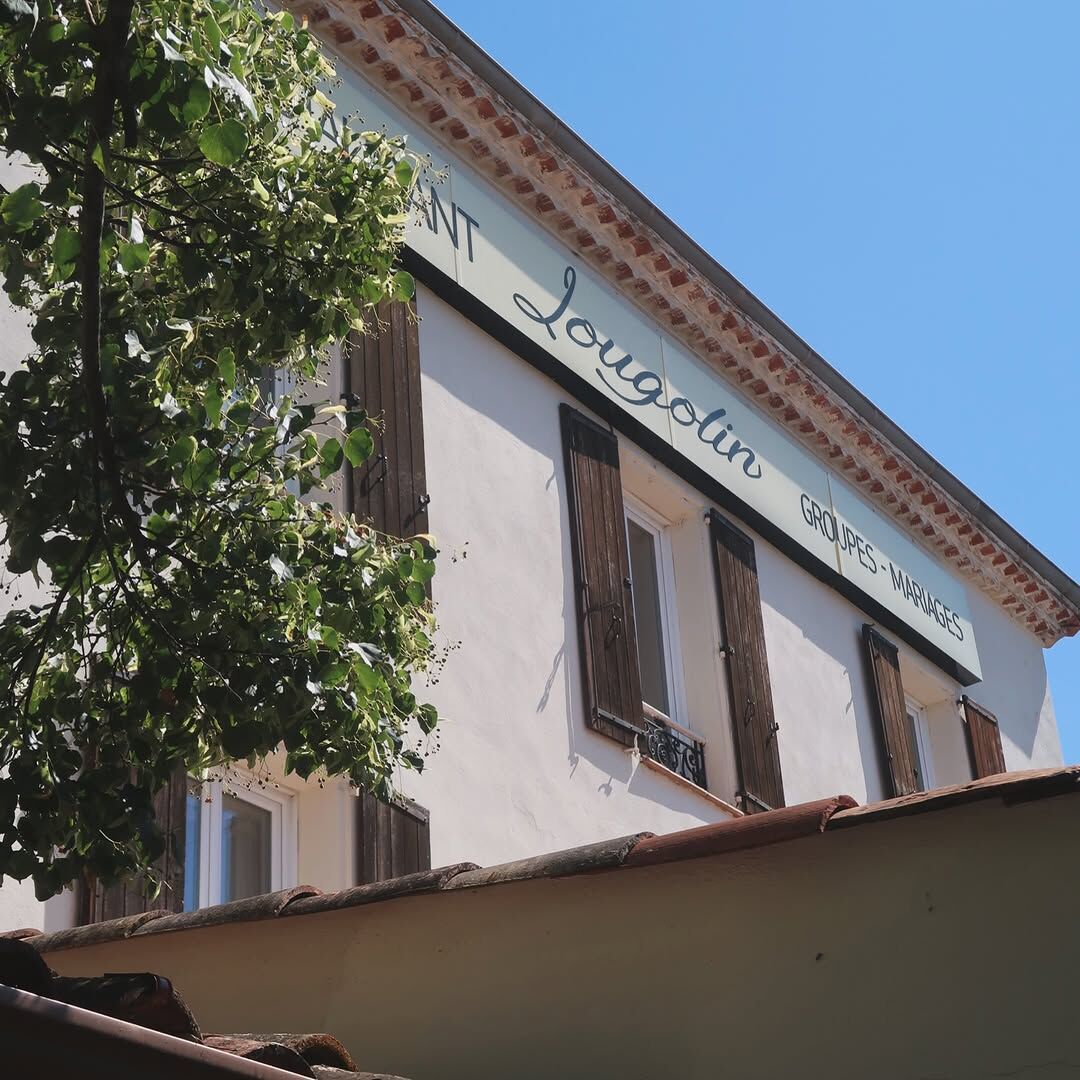 Façade du restaurant Lougolin à Plascassier